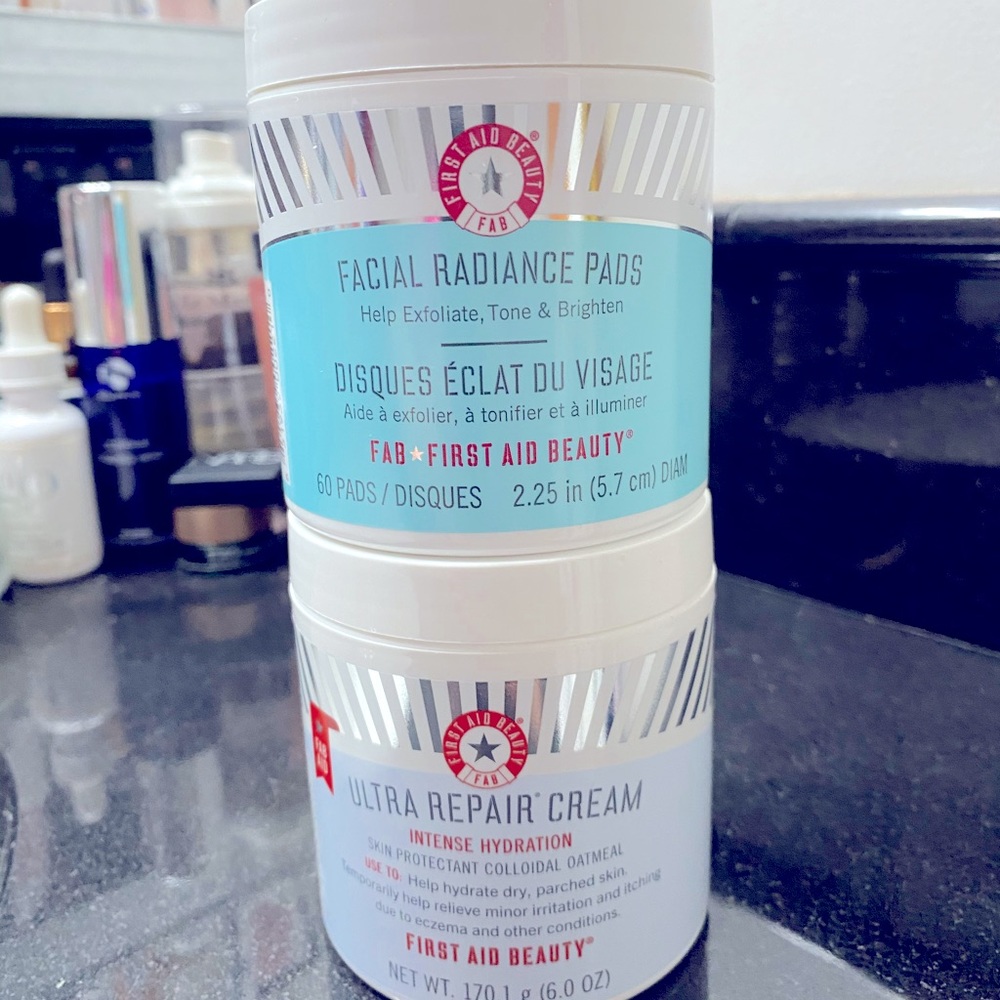 BNWT*FIRST AID BEAUTY PEEL PADS & LOTION BUNDLE!